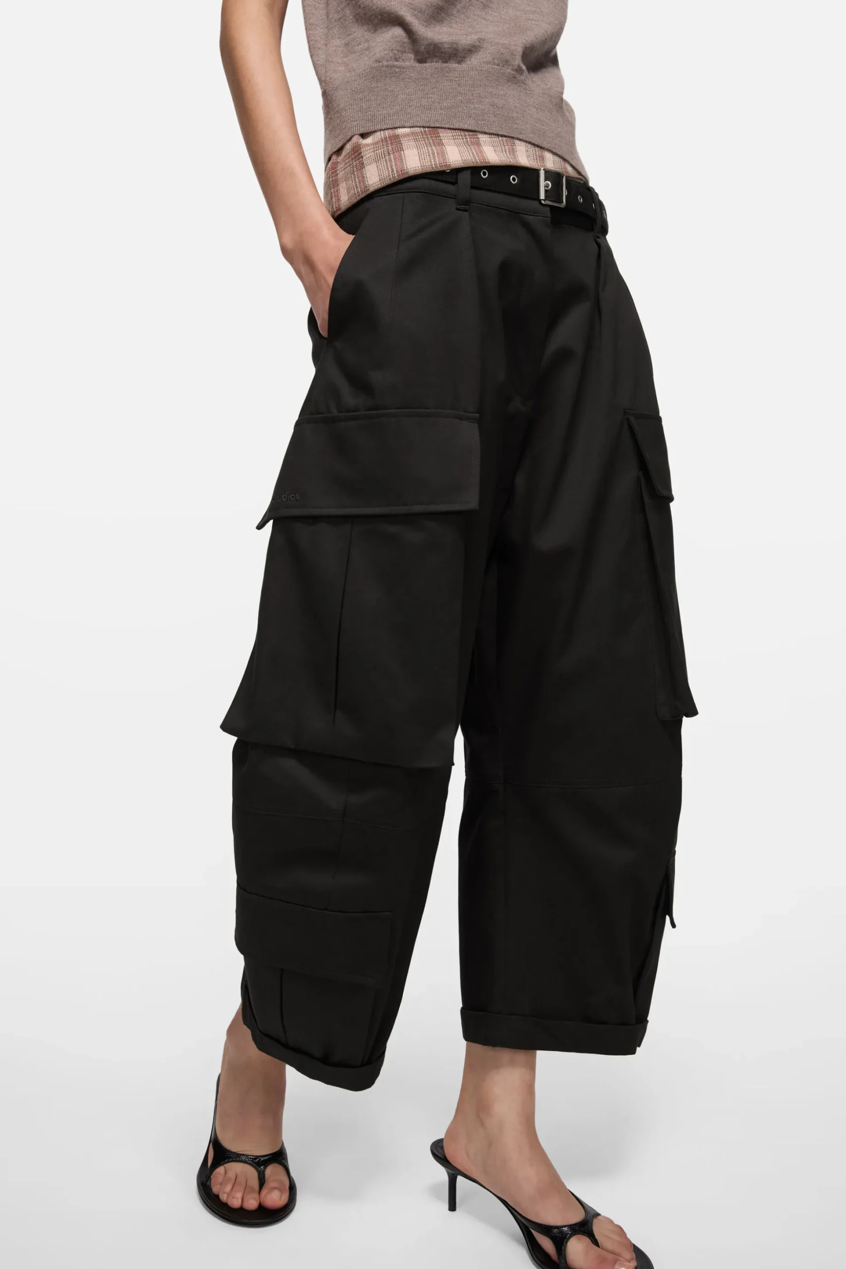 Cargo trousers with belt