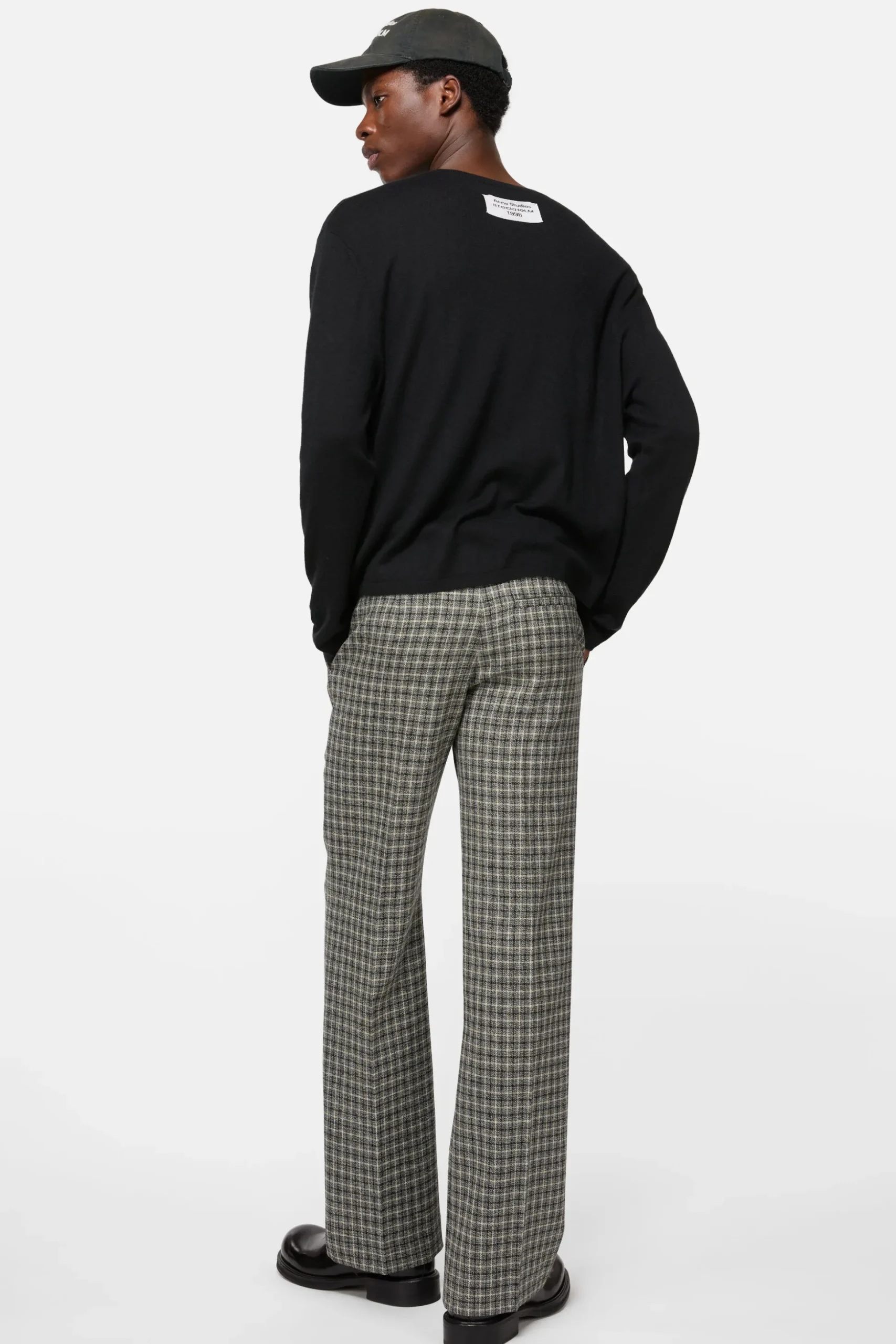 Cashmere sweater with pocket
