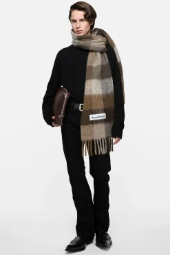 Check fringe scarf