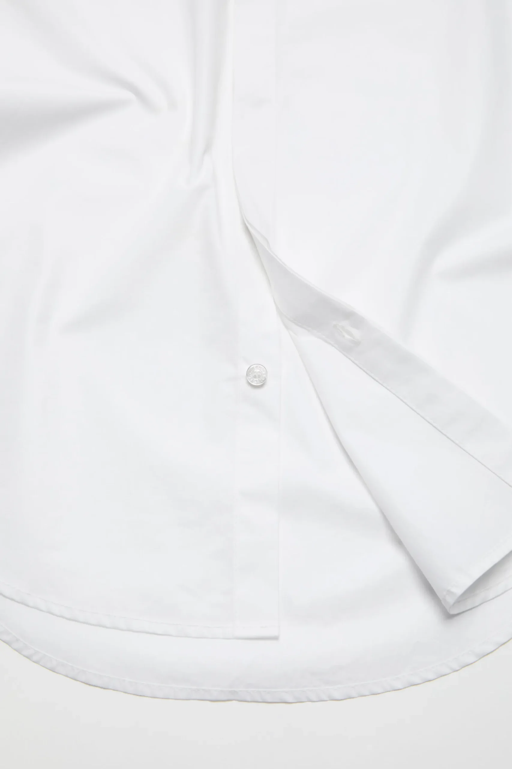 Fitted button-up shirt