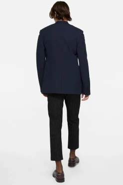 Fitted suit jacket