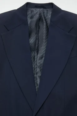 Fitted suit jacket