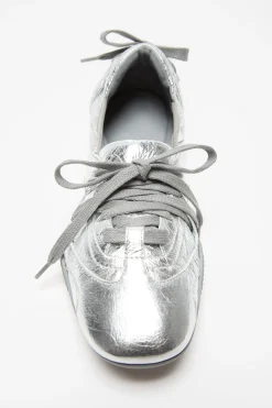 Lace-up leather shoes