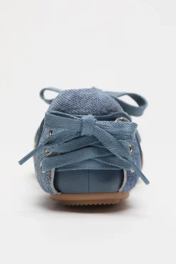 Lace-up leather shoes