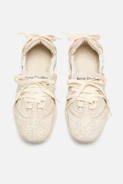 Lace-up leather shoes