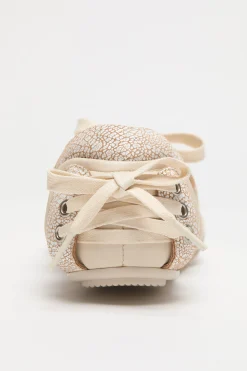 Lace-up leather shoes