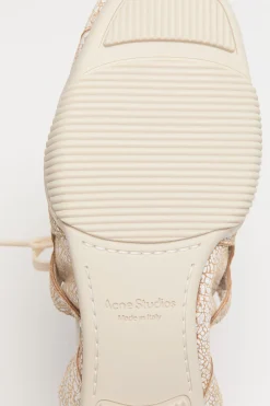 Lace-up leather shoes