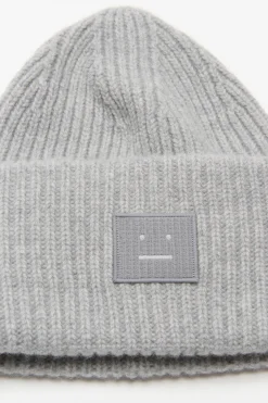 Large face logo beanie