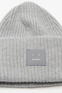Large face logo beanie