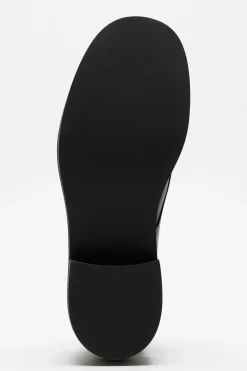 Leather lace-up shoes