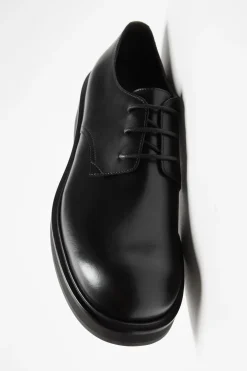 Leather lace-up shoes