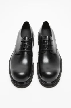 Leather lace-up shoes