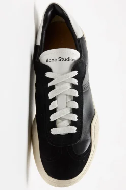 Leather sneakers