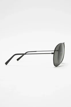 Metal aviator sunglasses