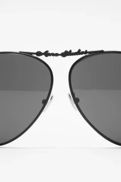 Metal aviator sunglasses