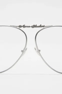 Metal aviator sunglasses