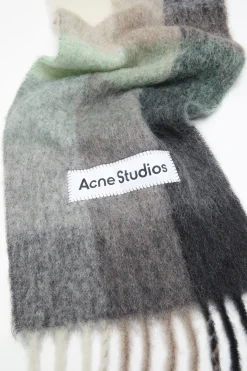 Mohair checked scarf