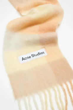 Mohair checked scarf
