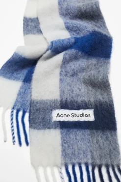 Mohair checked scarf