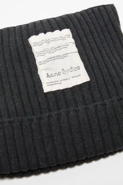 Ribbed square beanie
