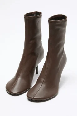 Stretch leather ankle boot