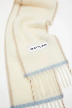 Wool fringe scarf